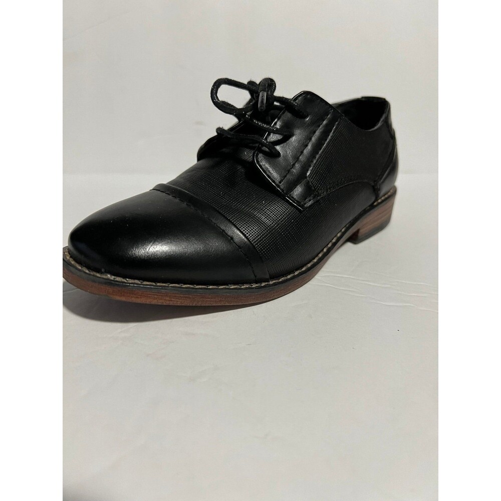 Tahari Black Dress Shoes for kids Size 2